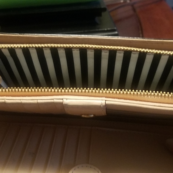 Kate Spade black leather wristlet - Picture 5 of 6